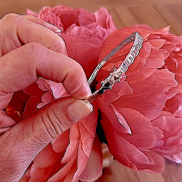 Silver Bangle w/CZ Baguette Crystals - Bridal Jewelry! NWT - Picture 4 of 8